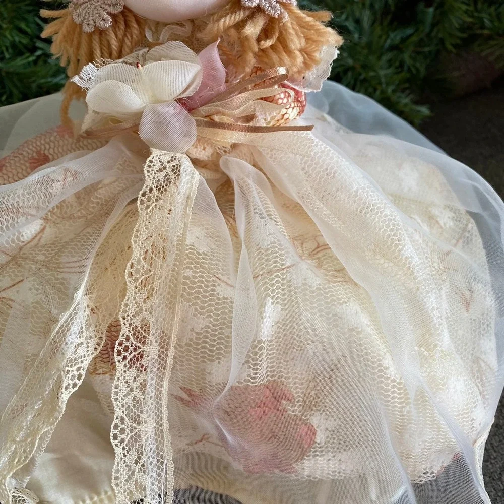 Doll Tissue Holder‎